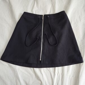 Elegant Black Mini Skirt with Zipper Detail